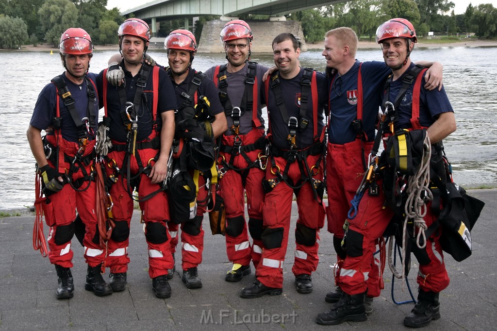 Koelner Seilbahn Gondel blieb haengen Koeln Linksrheinisch P738.JPG - Miklos Laubert